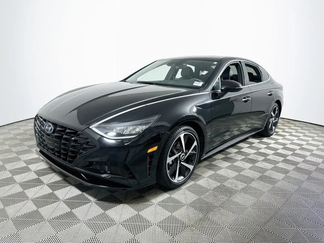 Certified Used 2021 Black Hyundai SEL Plus image 7