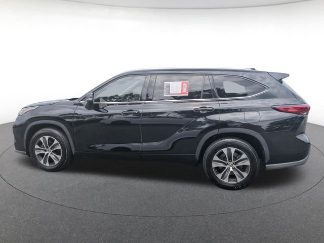 Used 2022 Black Toyota XLE image 2