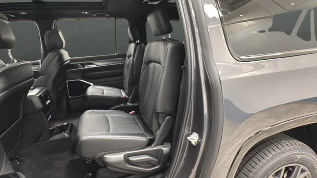 New 2026 Baltic-Gray Metallic Clear-Coat Exterior Paint Jeep Limited Altitude image 22