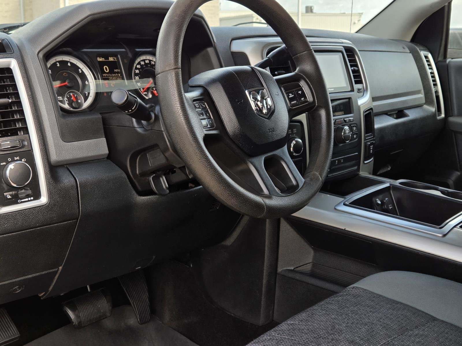Used 2015 Bright White Clearcoat Ram SLT image 30