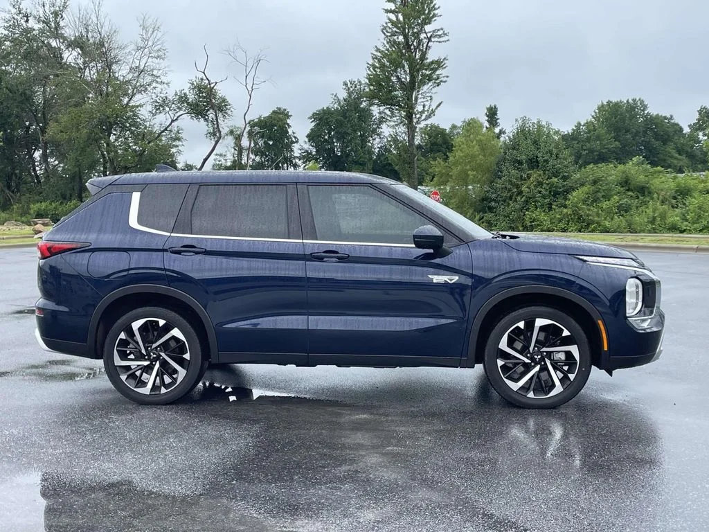 2025 Mitsubishi Outlander Plug-in Hybrid SE - Photo 30