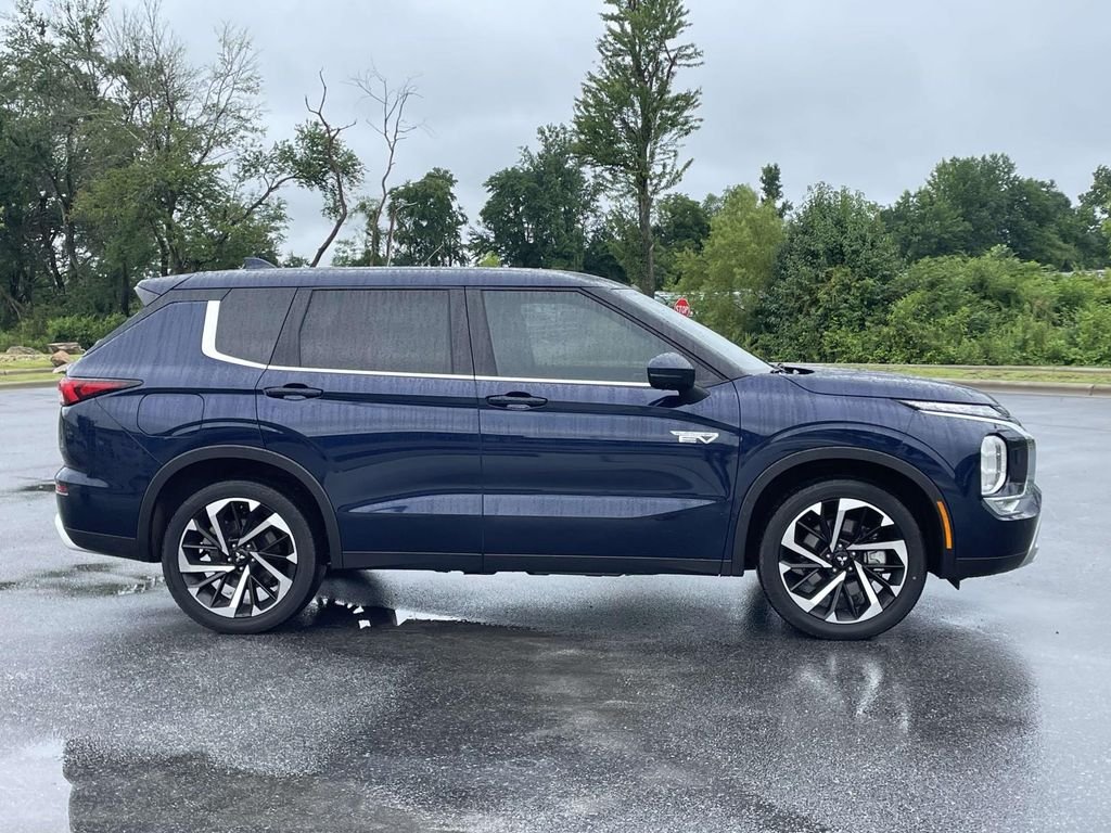 Used 2025 Cosmic Blue Metallic Mitsubishi SE image 30