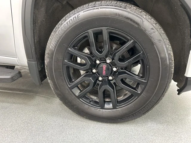 Used 2022 Silver GMC Elevation image 32