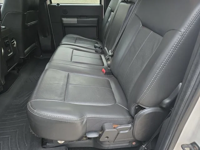 Used 2011 White Ford Lariat image 24