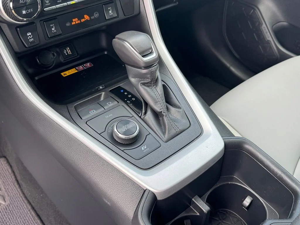 Used 2024 Silver Toyota XLE Premium image 22