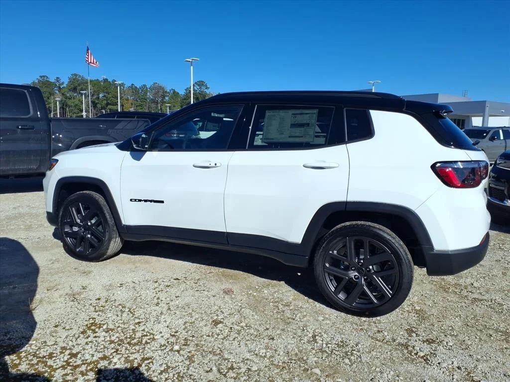 New 2026 Bright White Clear-Coat Exterior Paint Jeep Limited image 3