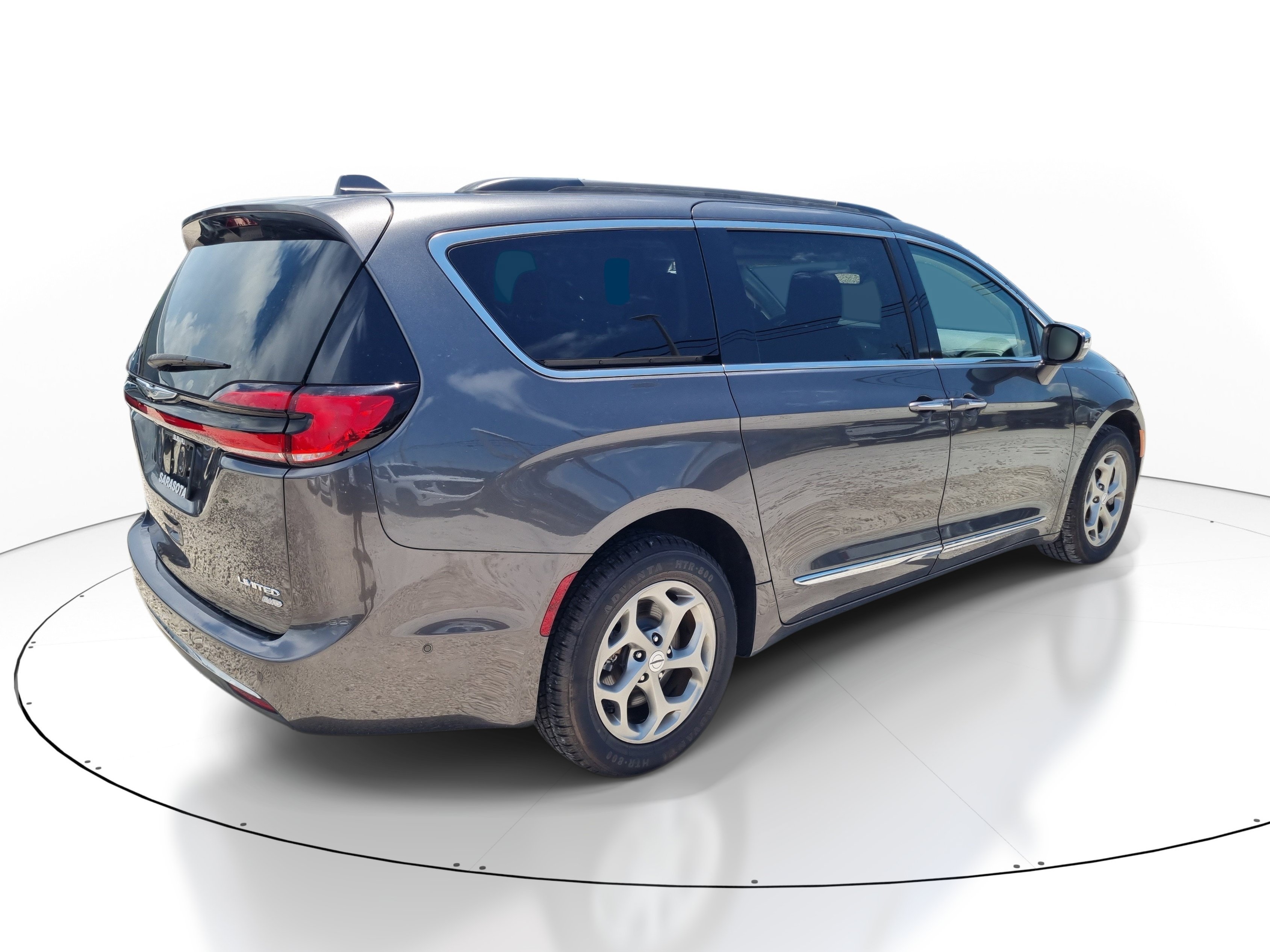 Used 2022 Granite Crystal Metallic Clearcoat Chrysler Limited image 6