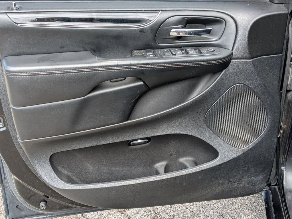 Used 2019 Black Dodge SE image 12