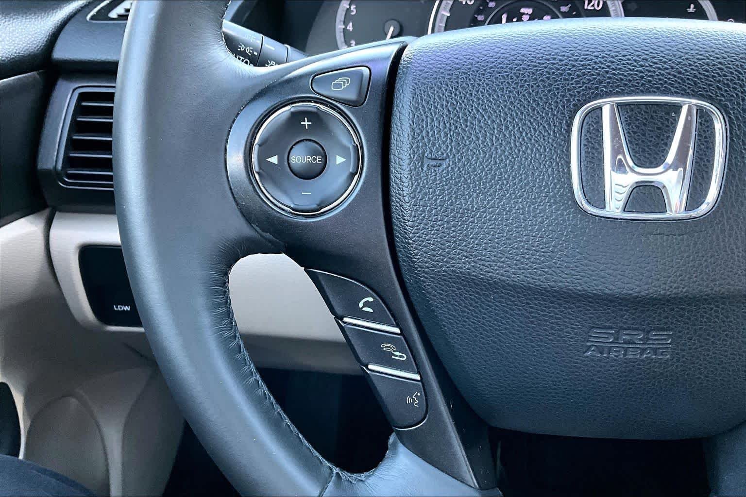 Used 2015 Champagne Frost Pearl Honda EX-L image 23