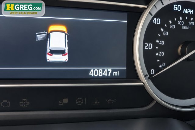 Used 2020 Aurora Black Pearl Kia LXS image 11