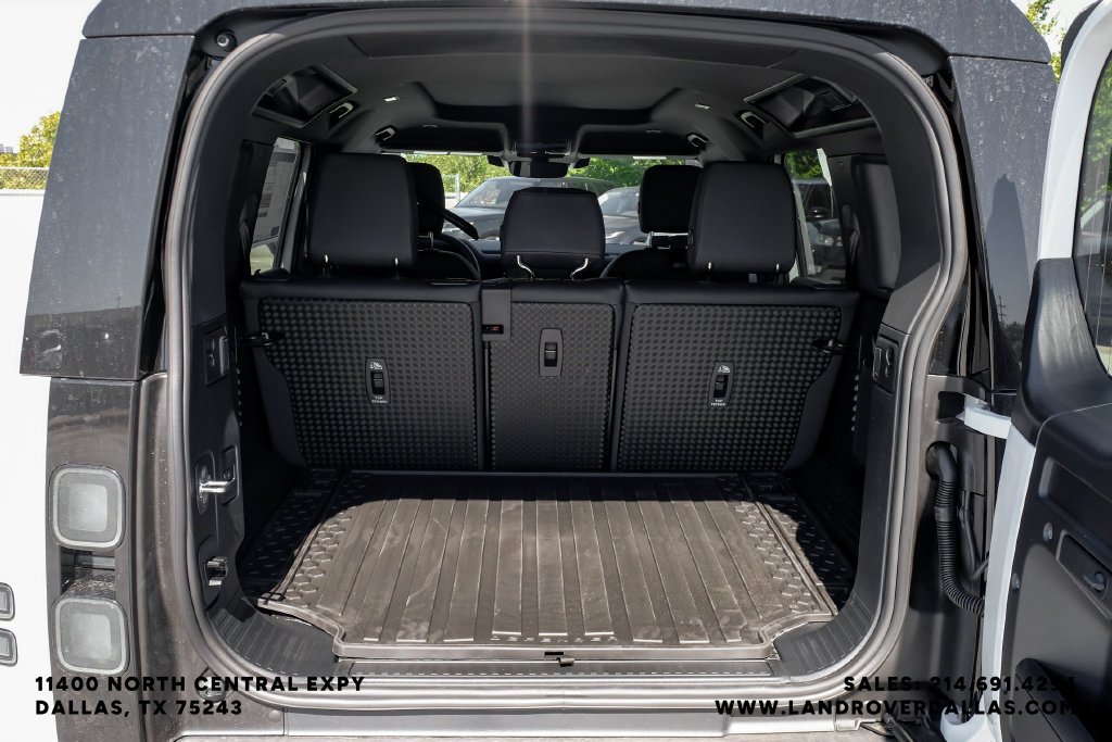 New 2026 Fuji White Land Rover X-Dynamic SE image 48
