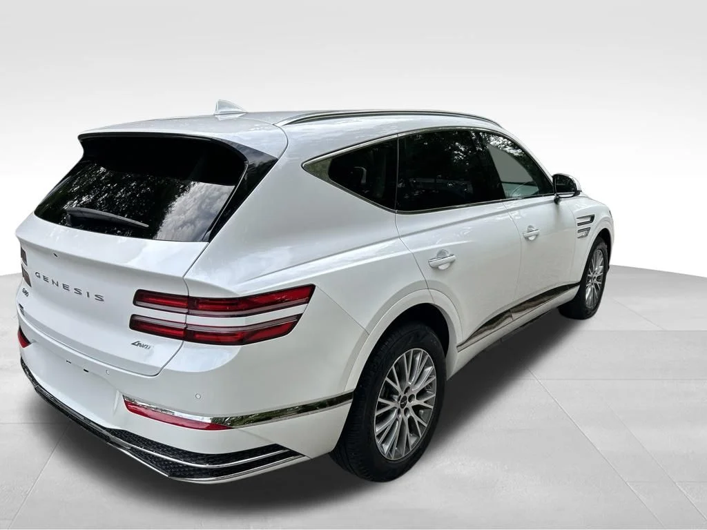 Used 2025 White Genesis 2.5T image 5