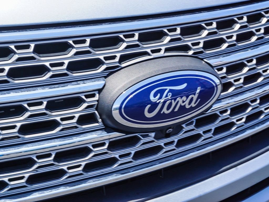 Used 2023 Silver Metallic Ford Limited image 11