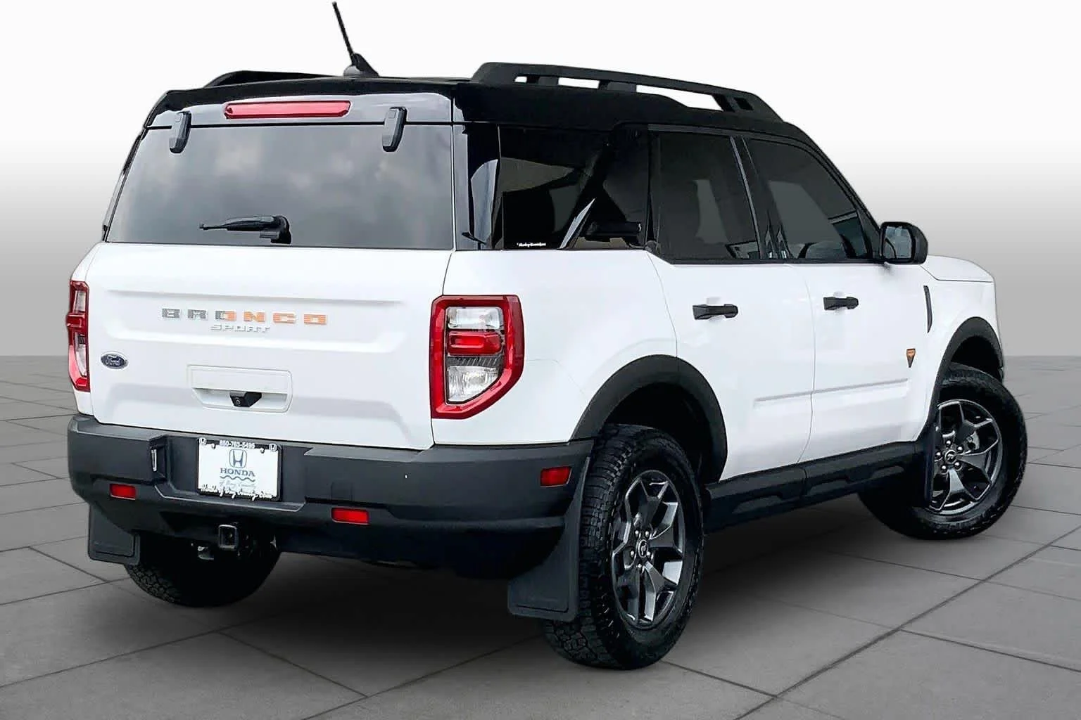 Used 2022 Oxford White Ford Badlands image 13