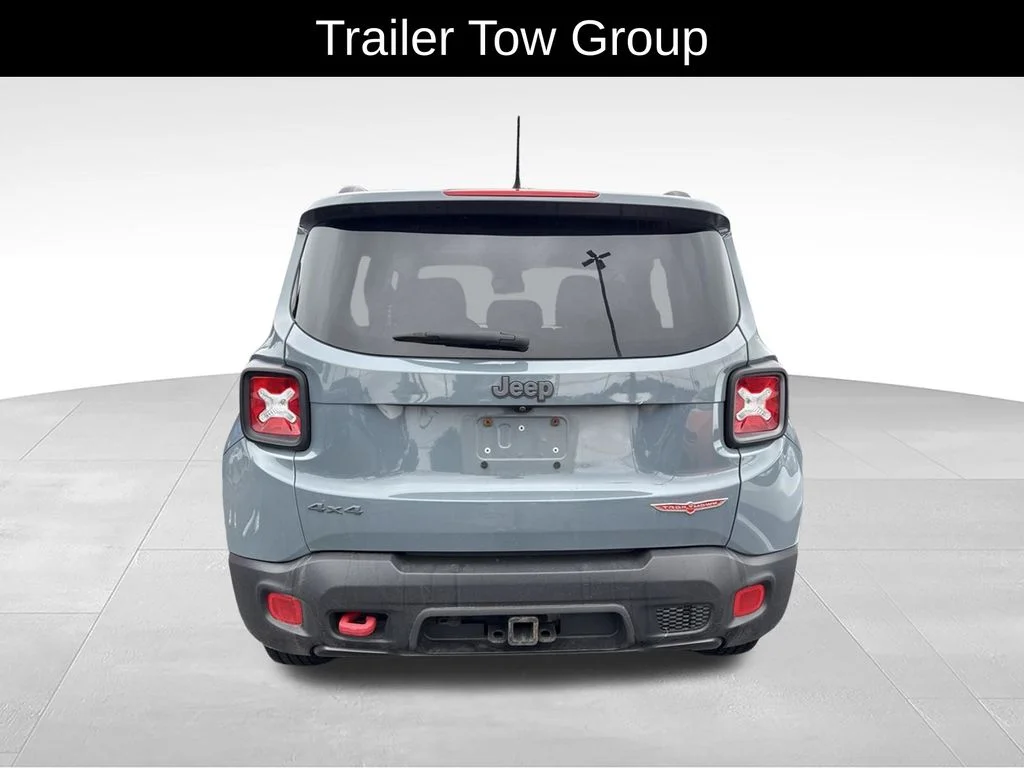 Used 2017 Gray Jeep Trailhawk image 3