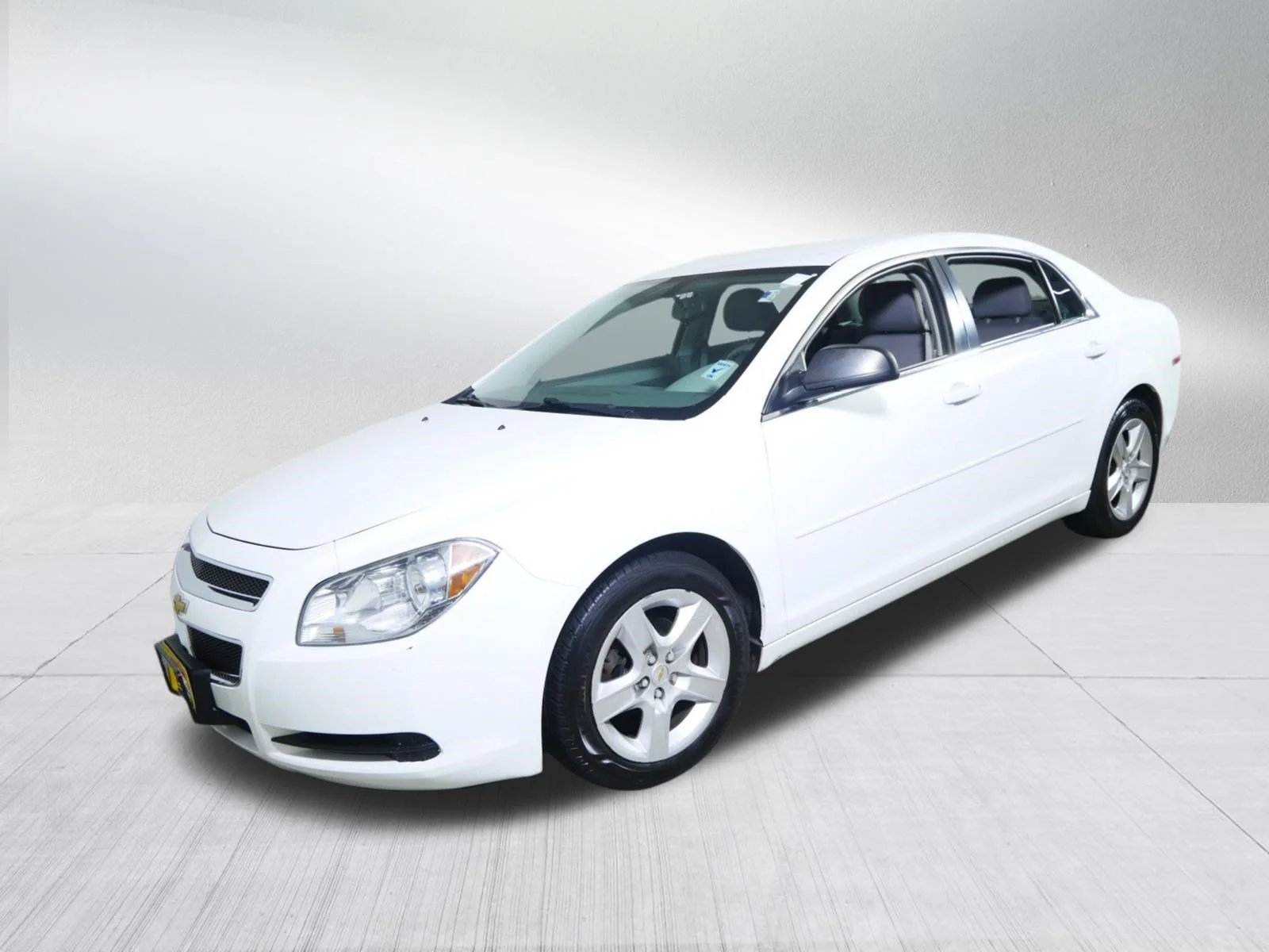Used 2011 Summit White Chevrolet LS w/1LS image 3