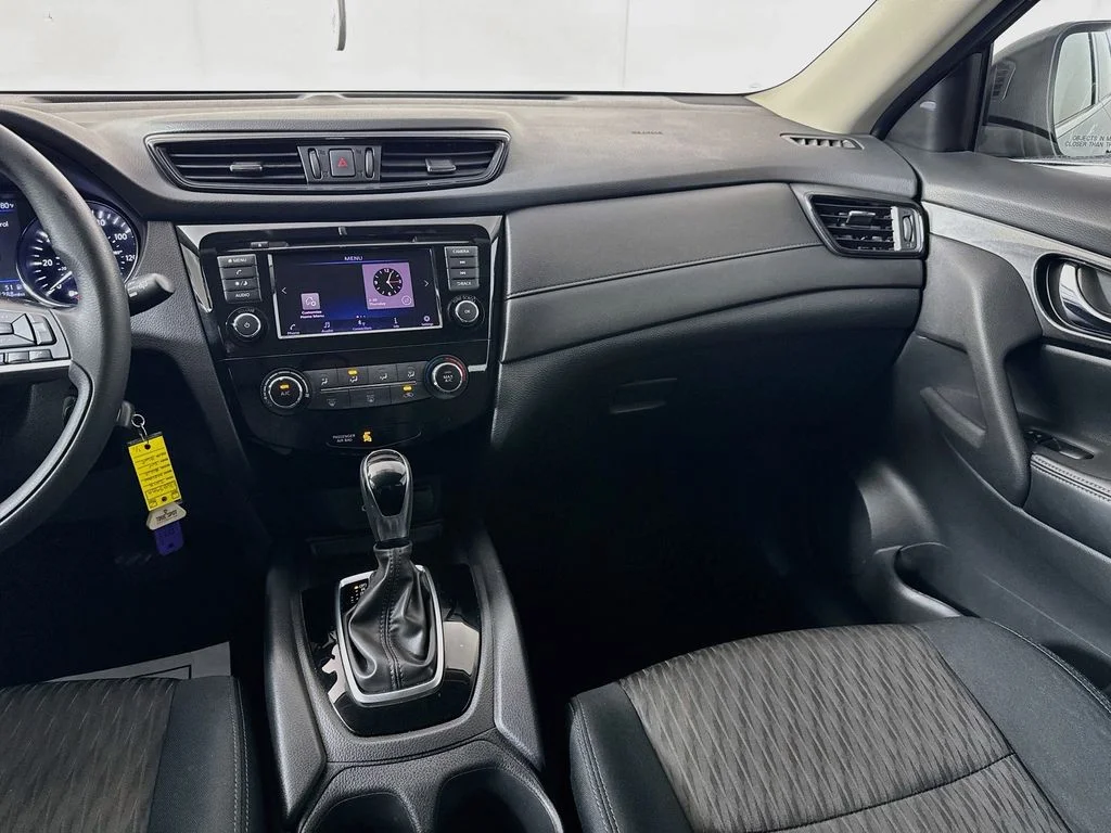 Used 2018 Blue Nissan S image 27