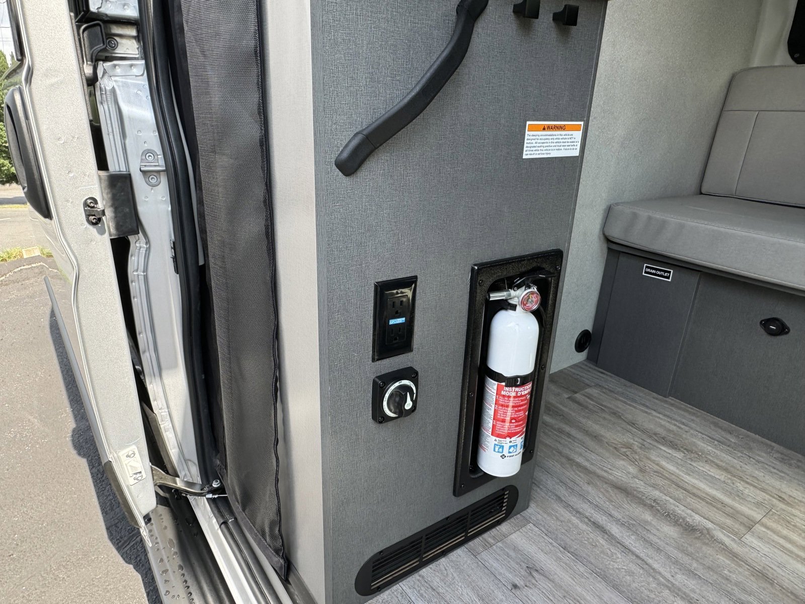 New 2025 Bright Silver Metallic Clearcoat Thor Motor Coach 2JB image 17