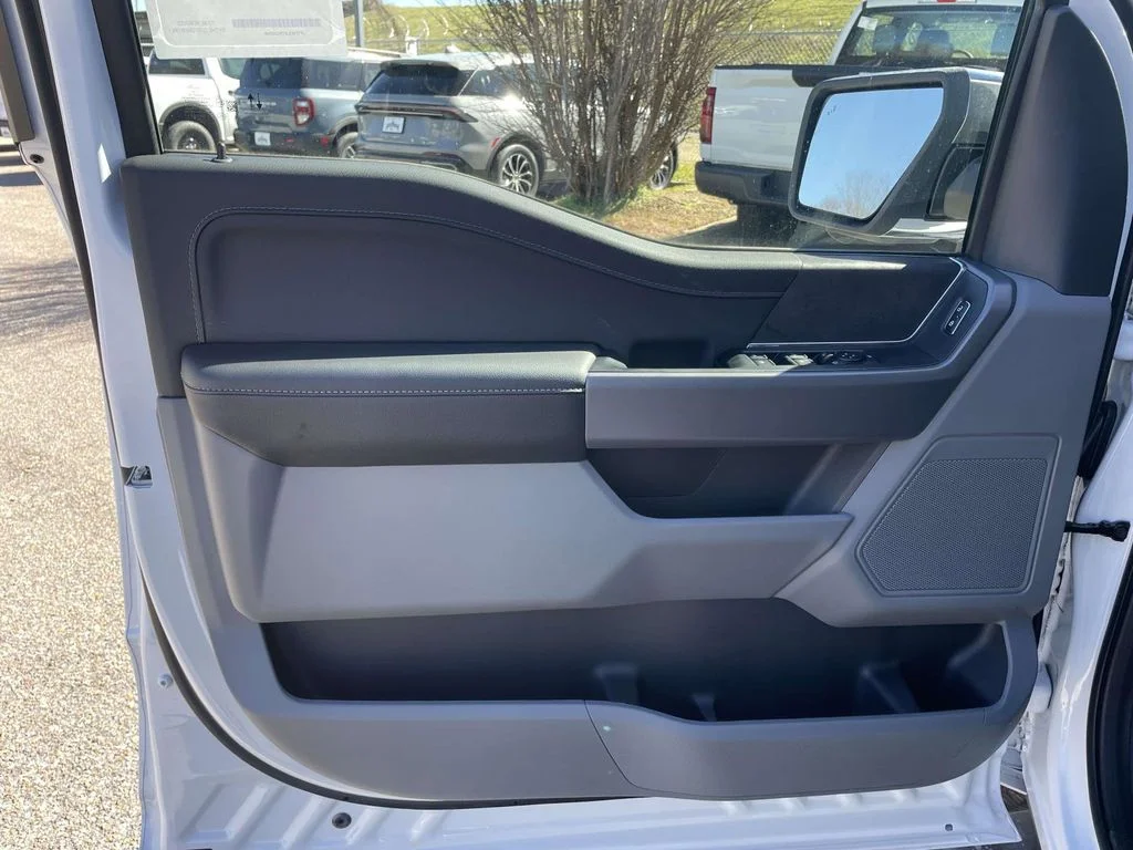 New 2026 Oxford White Ford XLT image 15