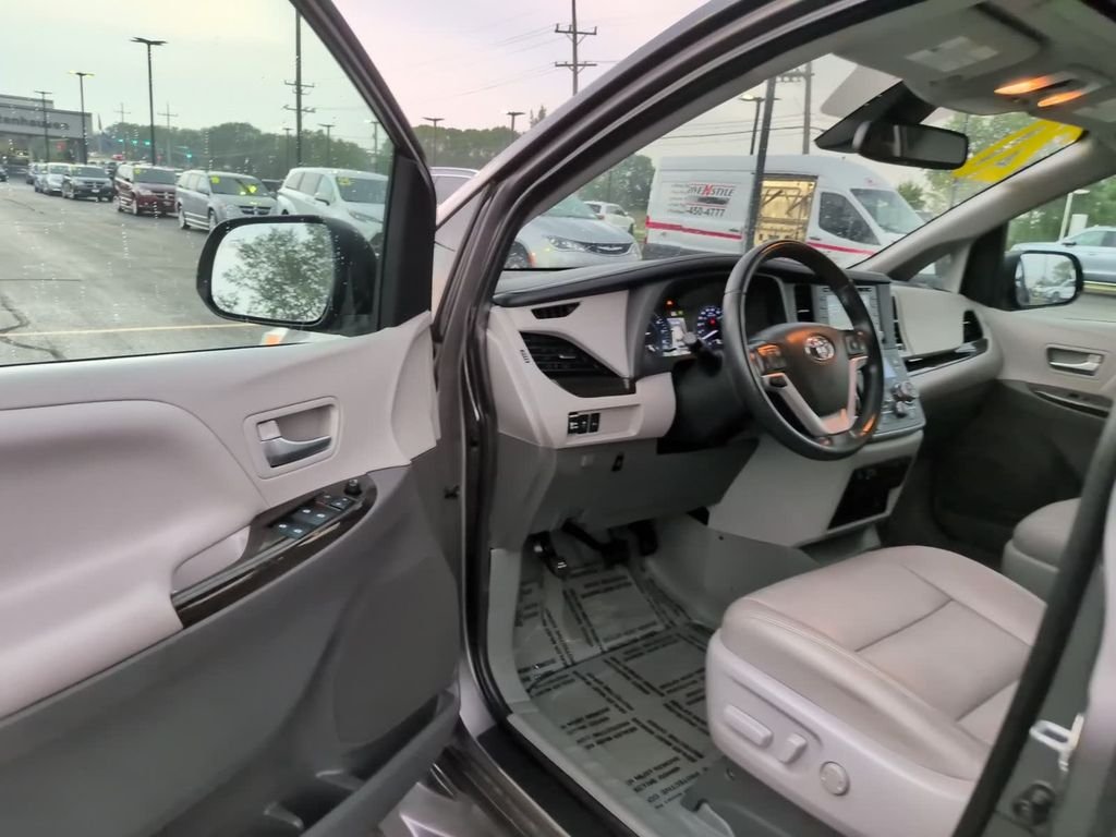 Used 2020 Gray Toyota XLE Premium image 11