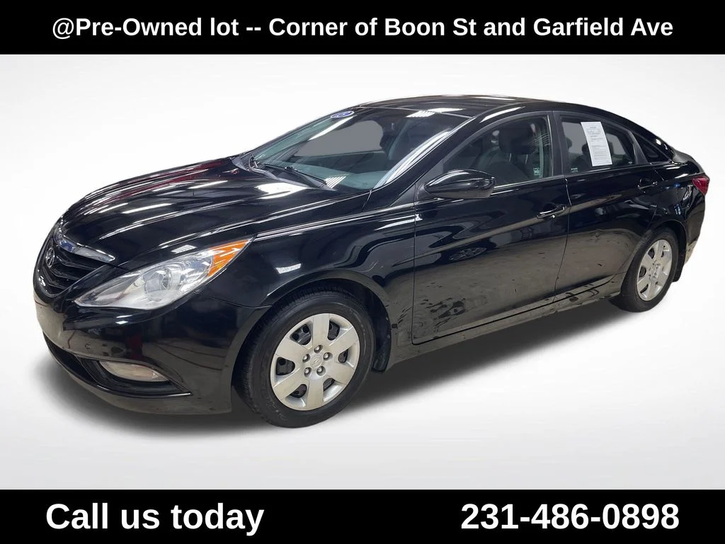Used 2013 Black Hyundai GLS image 1