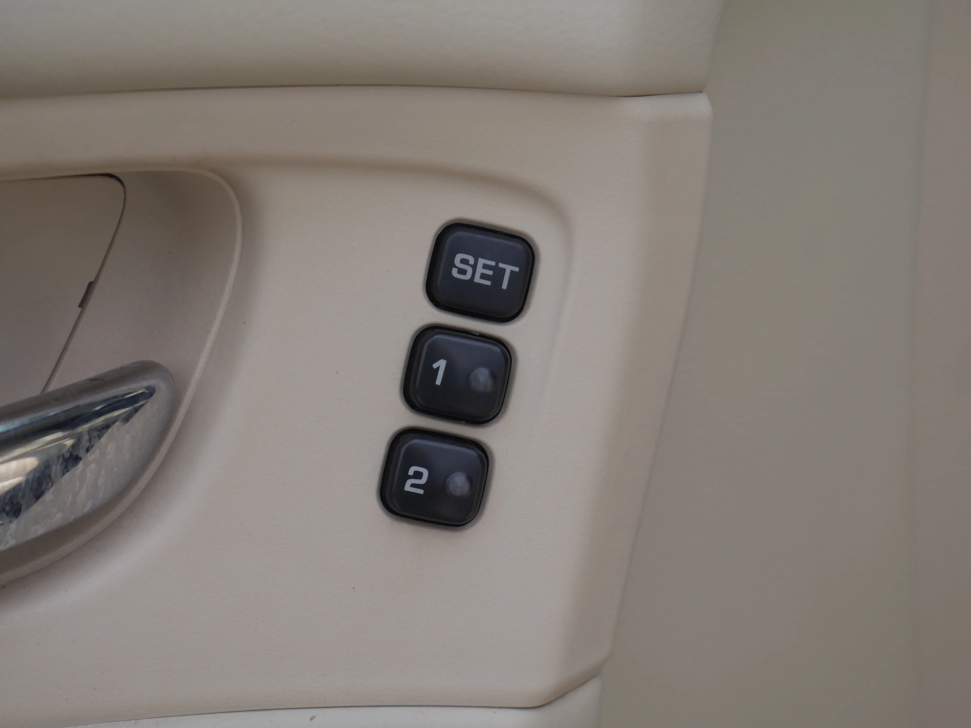 Used 2019 Mocha Almond Pearl Nissan Platinum image 33