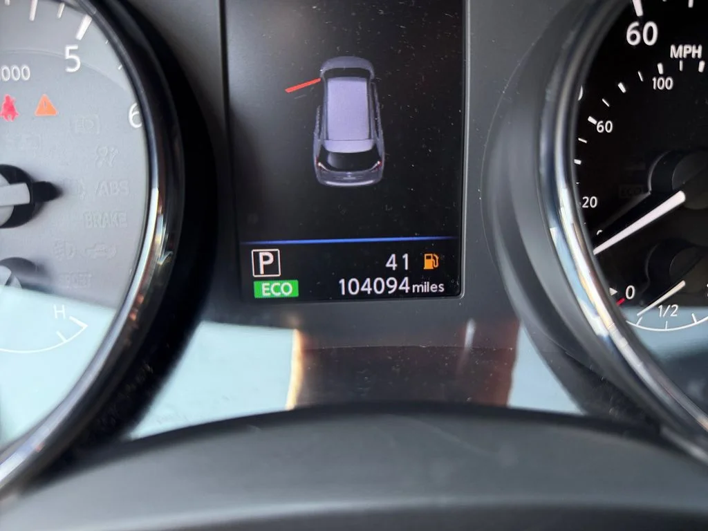 Used 2018 White Nissan SL image 19