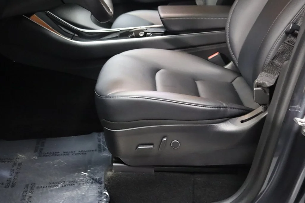Used 2020 Solid Black Tesla Long Range image 33