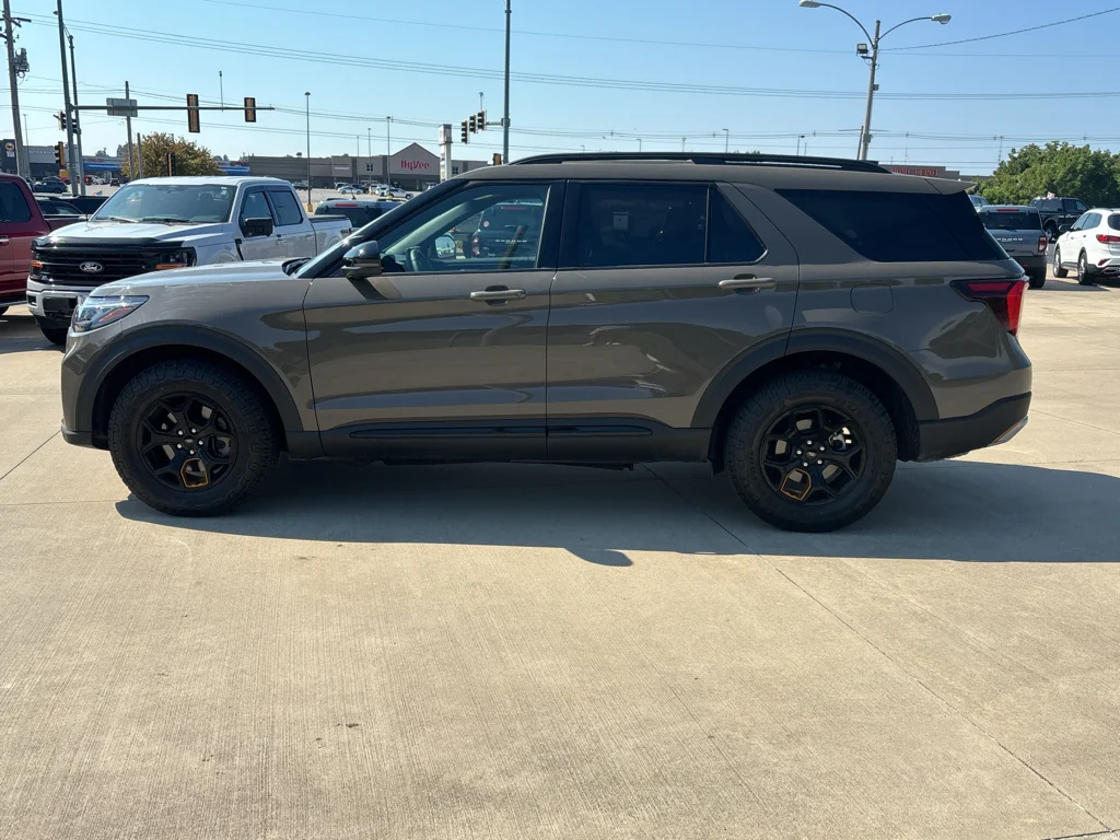 Used 2026 Gray Ford Tremor image 7