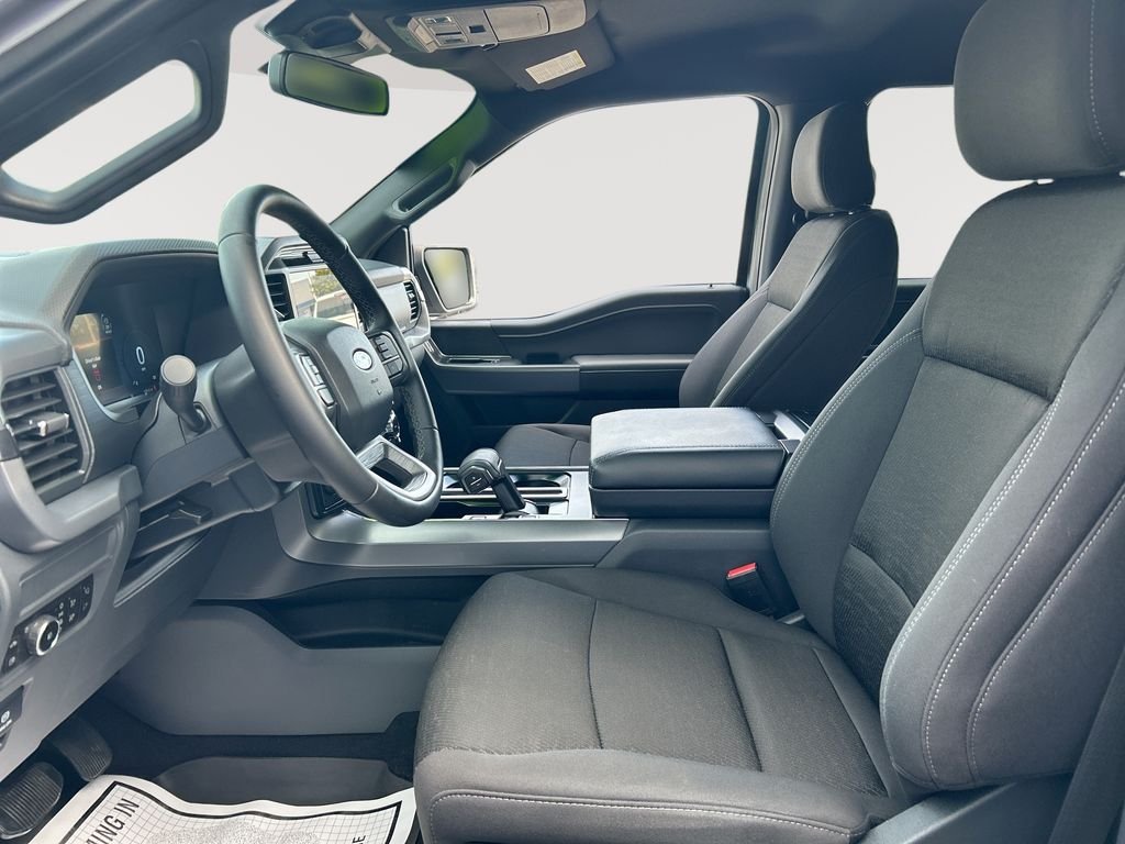 Used 2025 Silver Ford XLT image 19