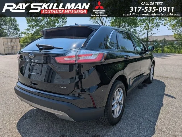 Used 2017 Blue Ford SE image 5