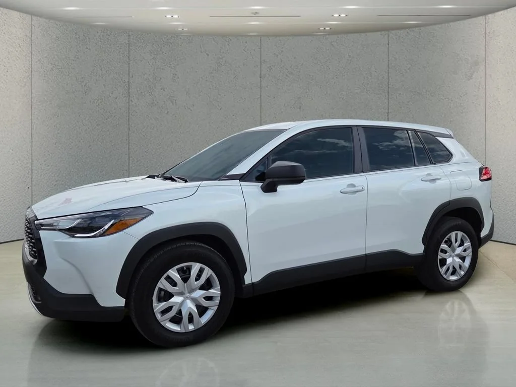 Used 2025 Pearl Toyota L image 10
