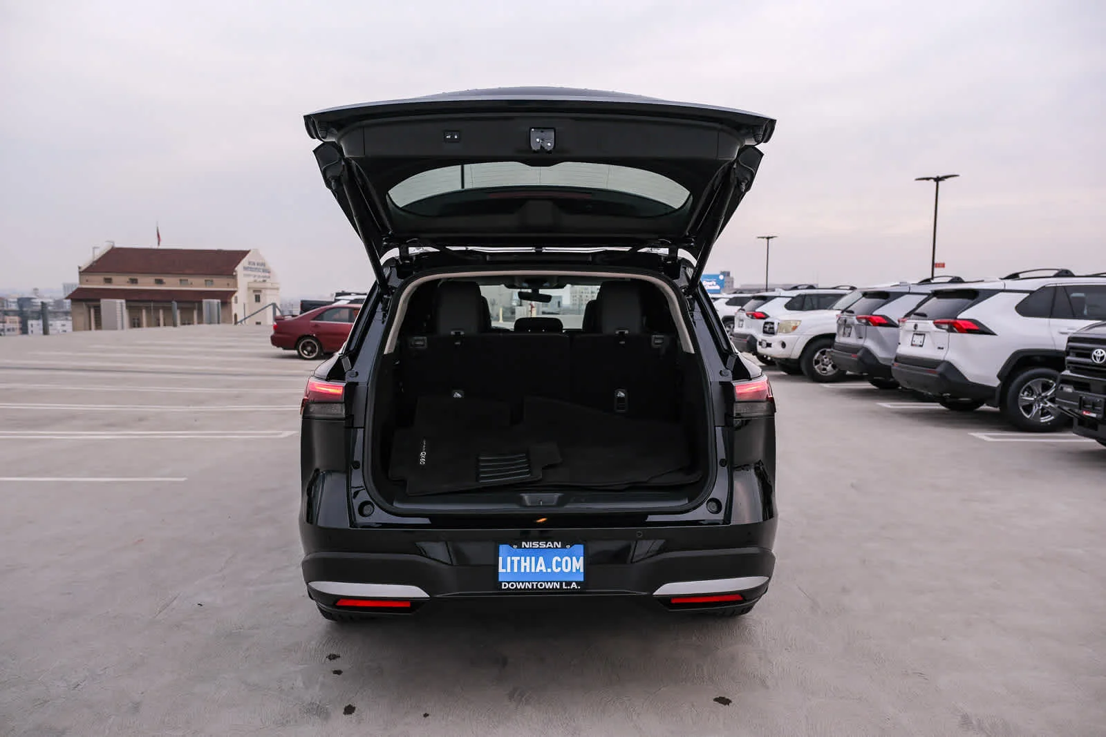 New 2026 MINERAL BLACK INFINITI Luxe FWD image 13