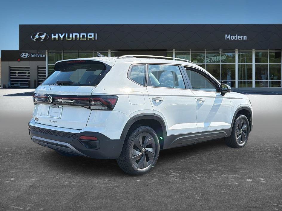Used 2025 White Volkswagen S image 4