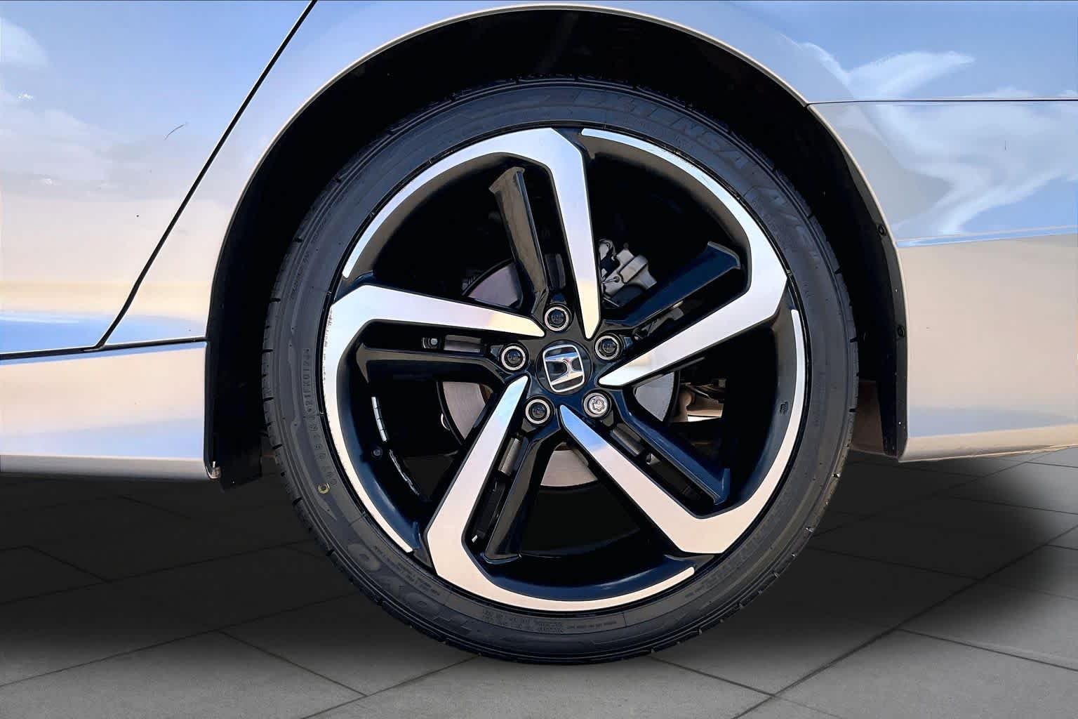 Used 2021 Lunar Silver Metallic Honda Sport SE image 11