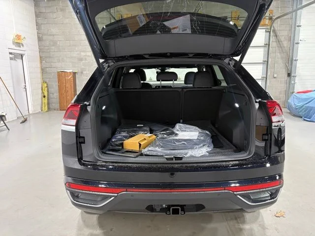 New 2026 Black Volkswagen 2.0T SE w/Technology image 14