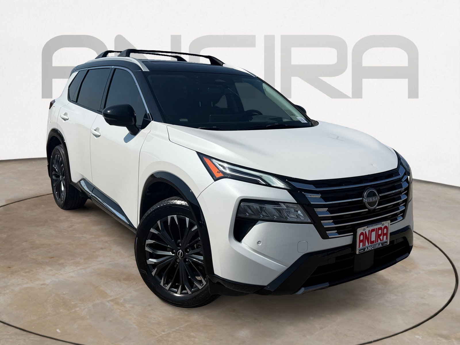 Used 2025 Everest White Pearl/Super Black Nissan Platinum image 4