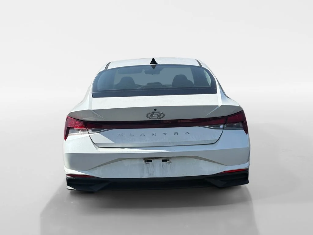 Used 2021 Quartz White Hyundai SE image 6
