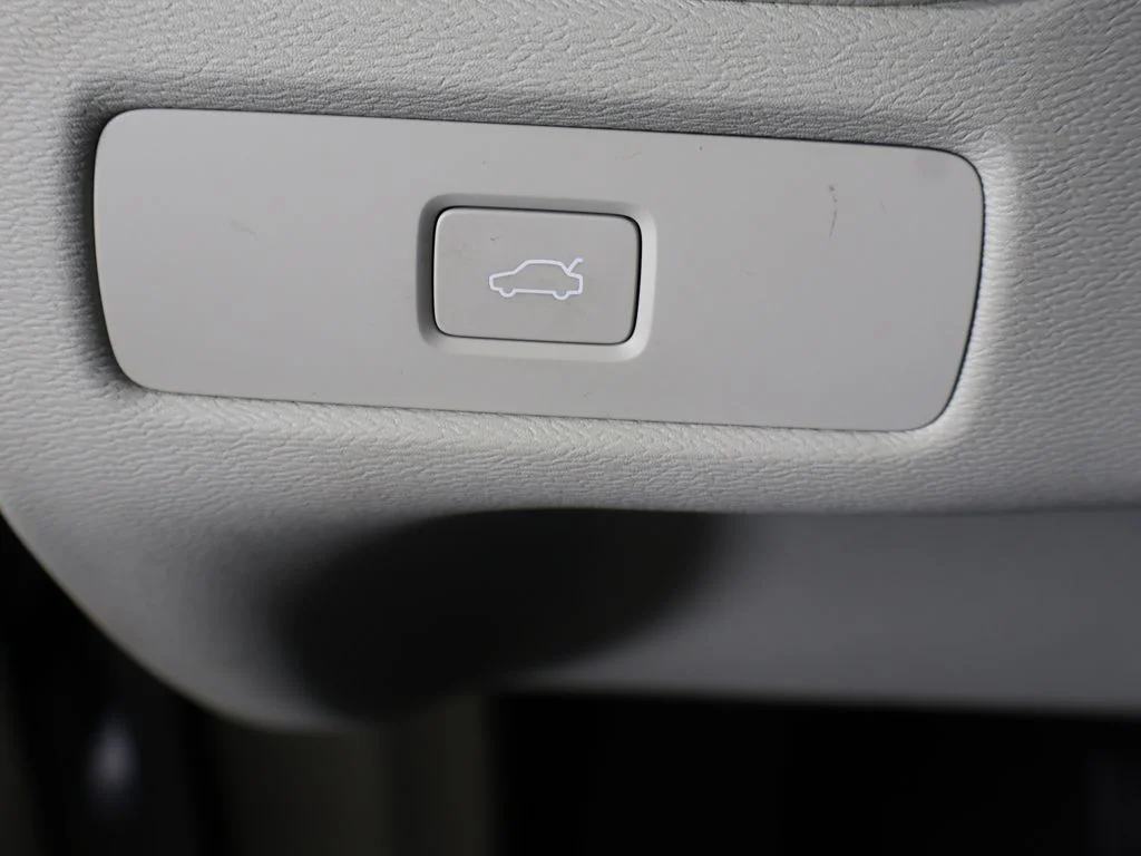 Used 2023 White Volvo B5 Plus Bright Theme image 37