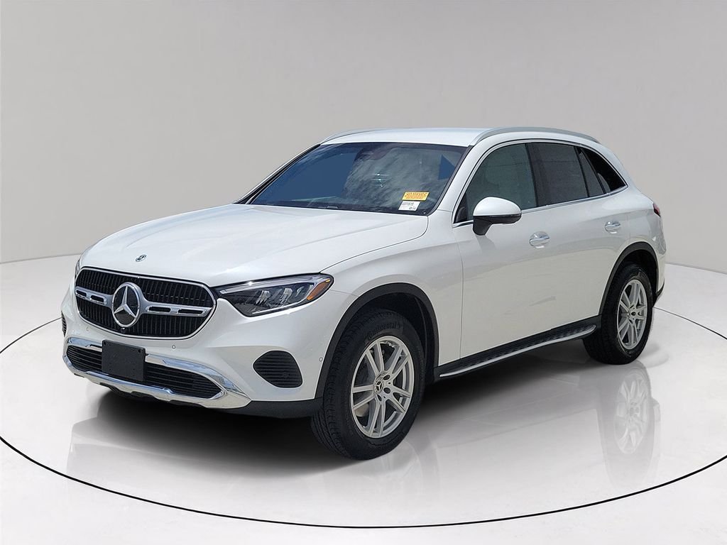 Certified Used 2025 White Mercedes-Benz GLC 300 image 3