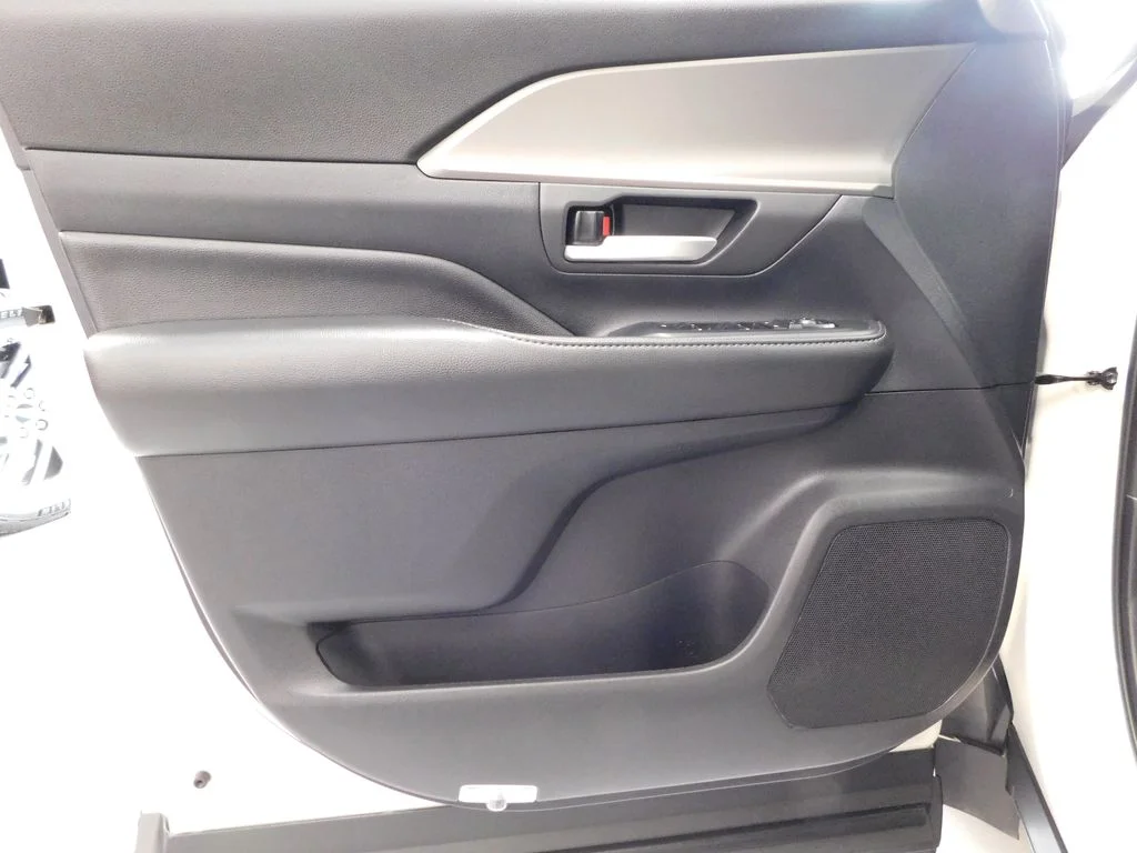 Used 2024 Cream Toyota XLE image 13