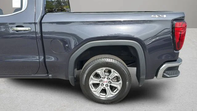 Used 2025 Silver GMC SLT image 36