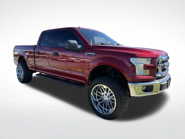 Used 2017 Red Ford XLT image 3