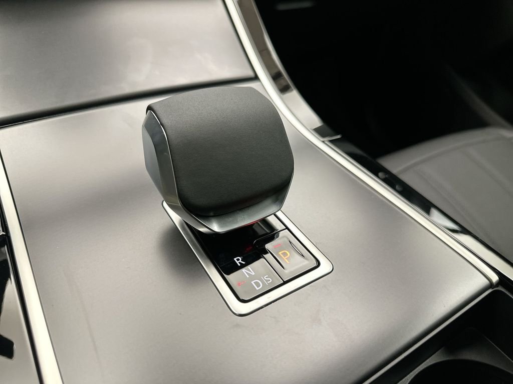 New 2026 Santorini Black Metallic Land Rover S image 12