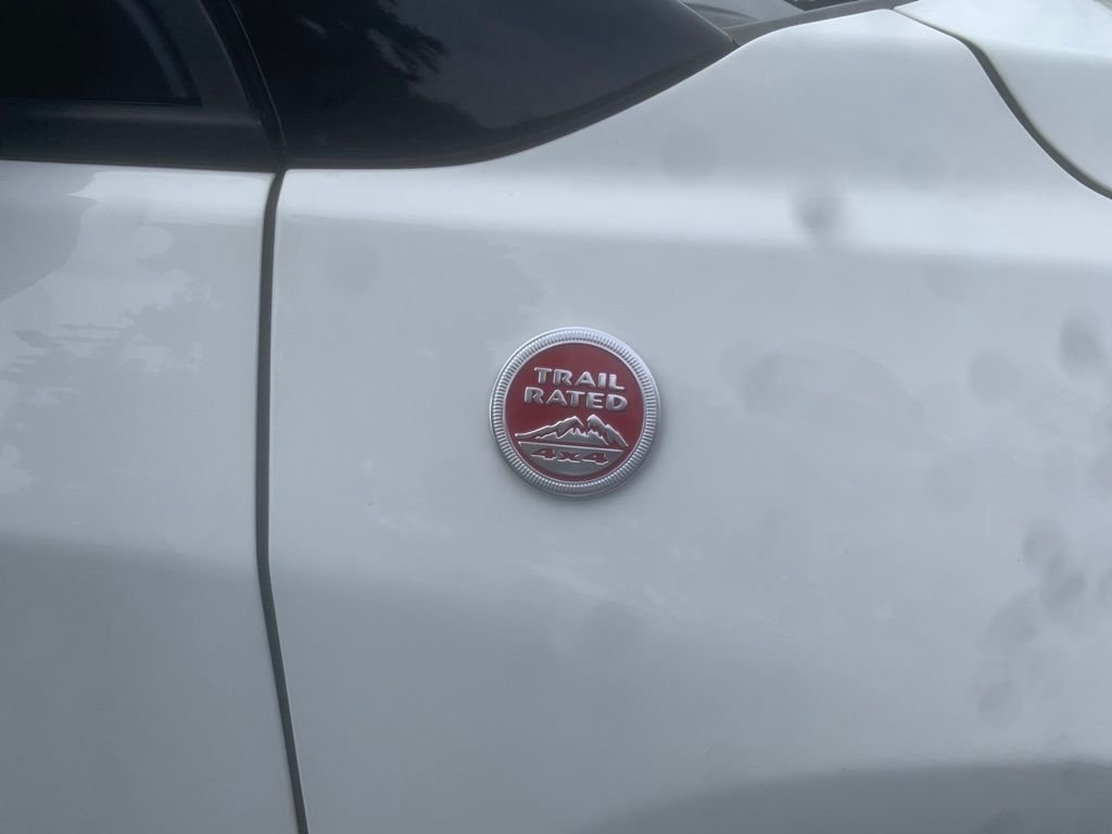 Used 2019 White Clearcoat Jeep Trailhawk image 8