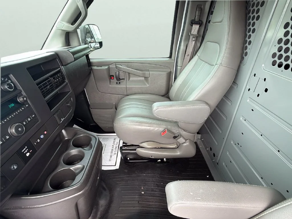 2025 Chevrolet Express Cargo Work Van - Photo 20