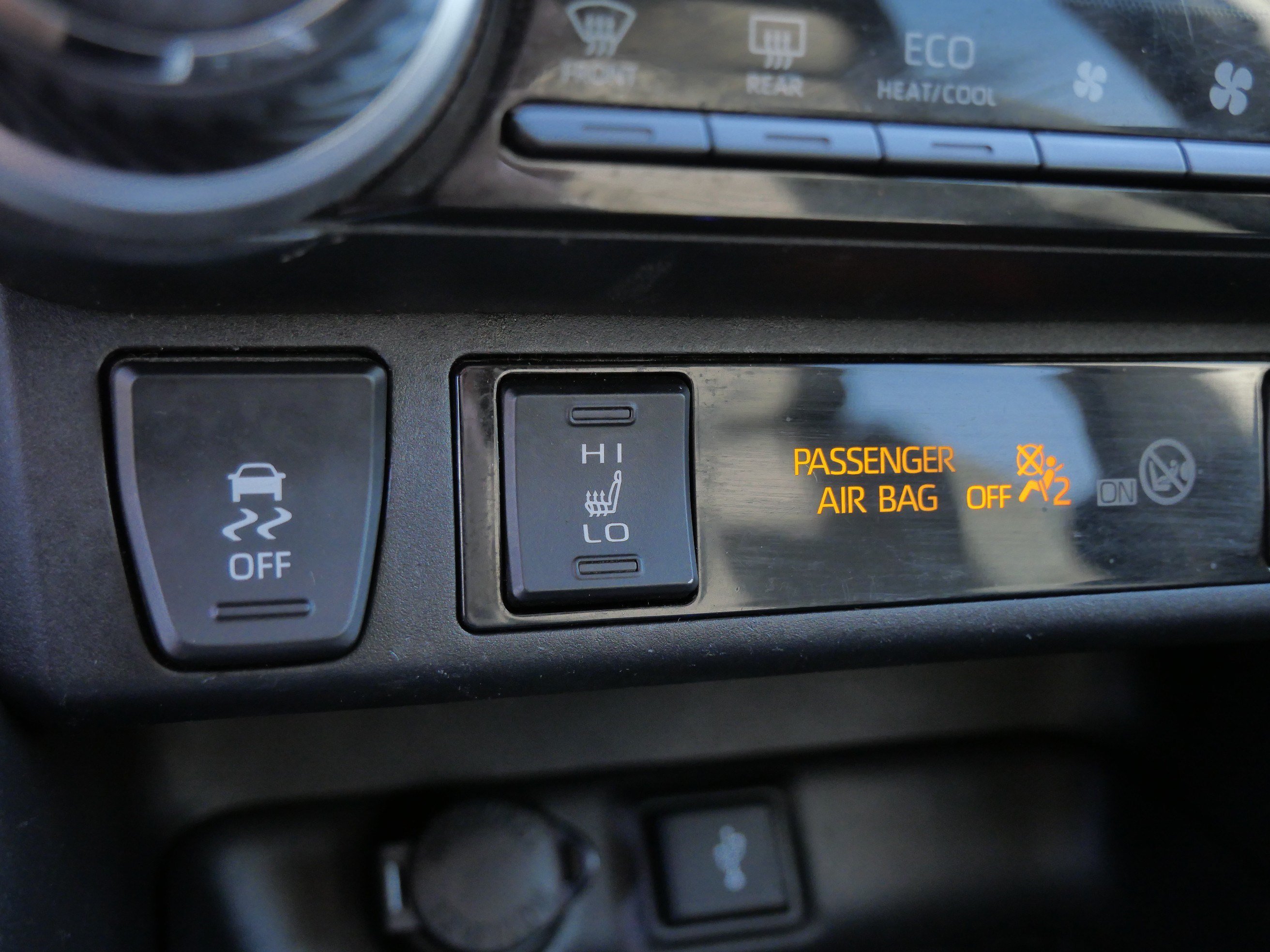 Certified Used 2022 Lunar Rock Toyota Hybrid XLE image 30