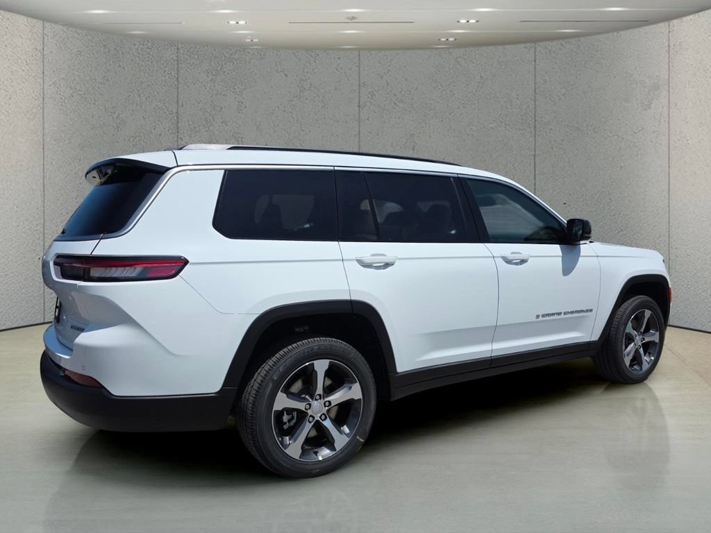 New 2026 Bright White Clear-Coat Exterior Paint Jeep Limited image 4