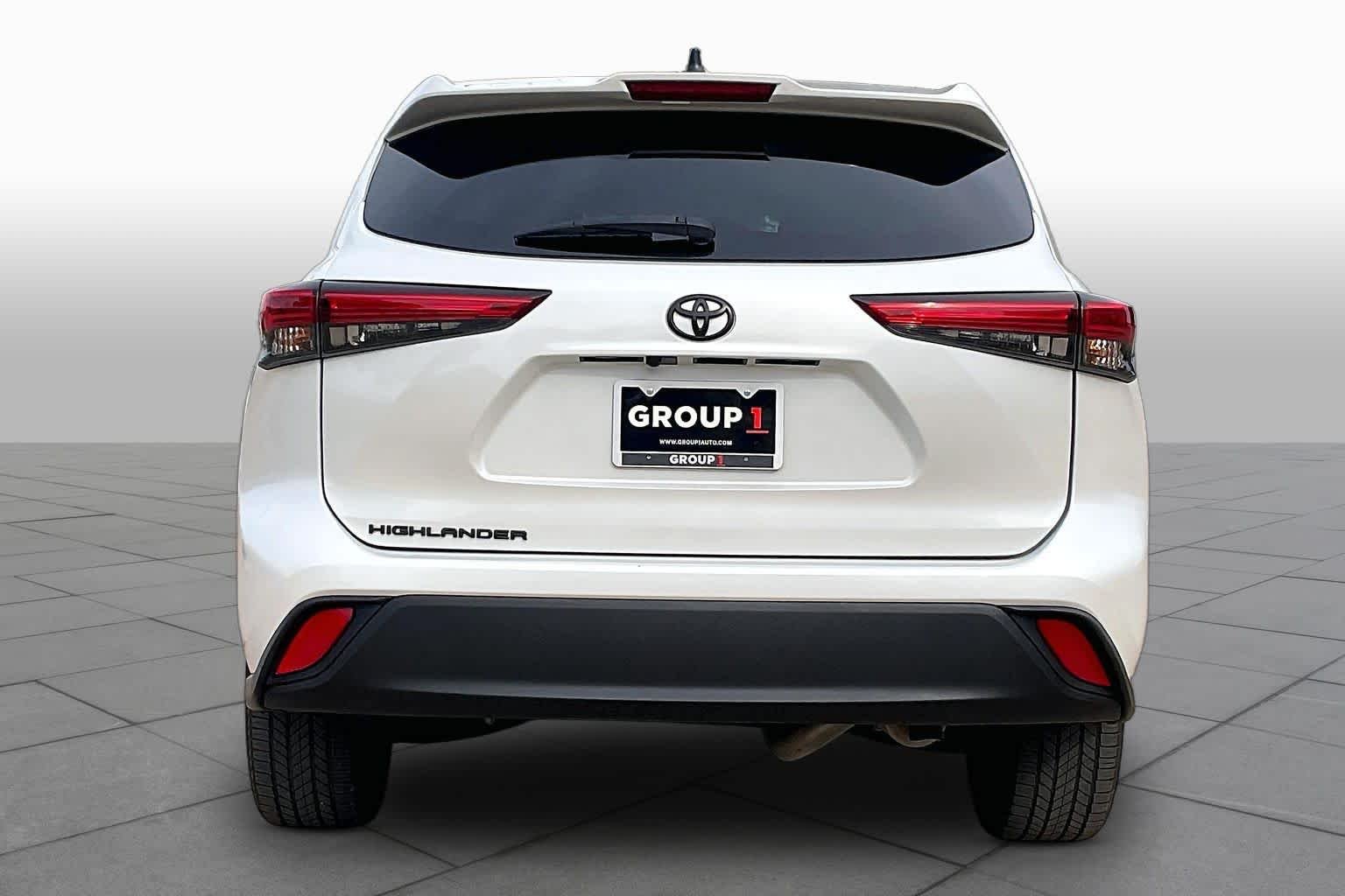 2022 Toyota Highlander L - Photo 5