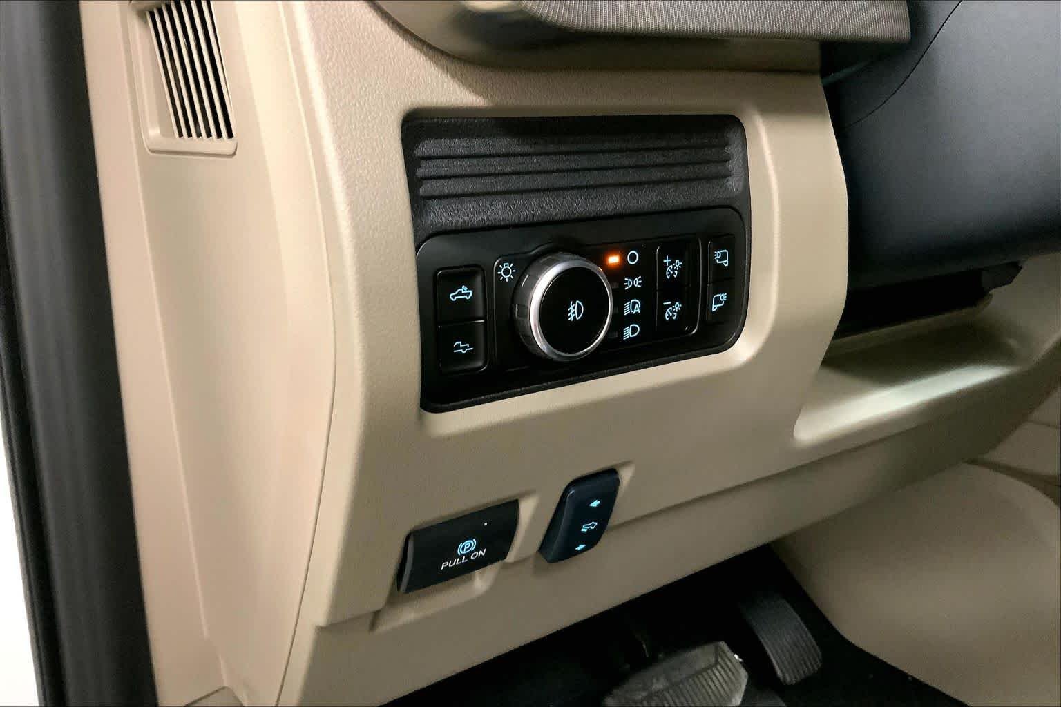 New 2026 Star White Metallic Tri-Coat Ford F-250® Platinum® image 18